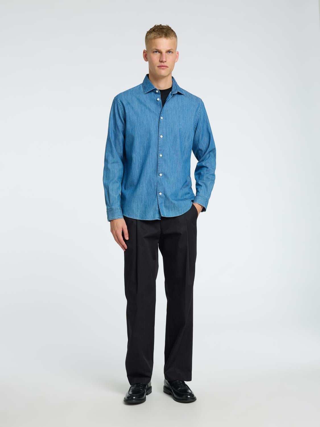 model_shot-front_full